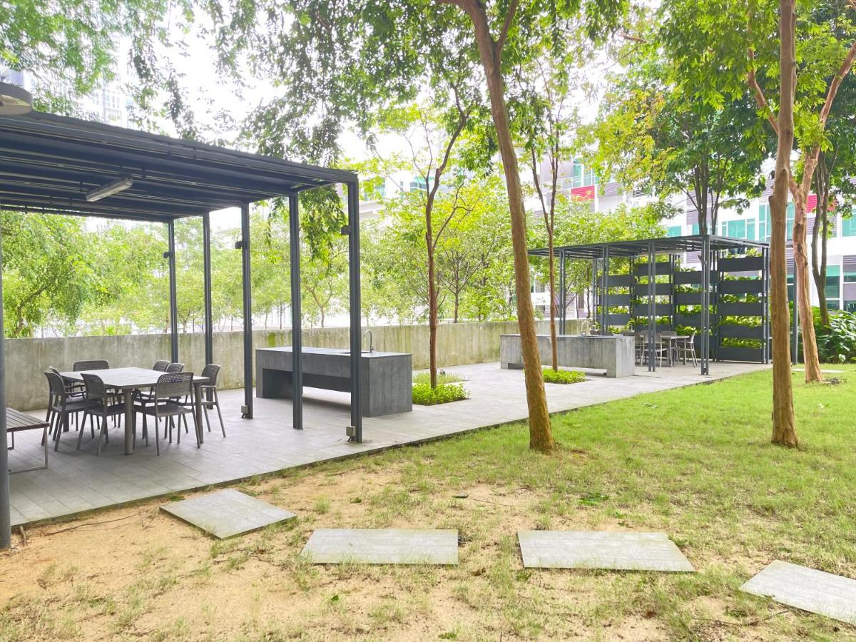 1Medini 1Bedroom Niceview By Wp Homestay Джохор Бахру Екстериор снимка